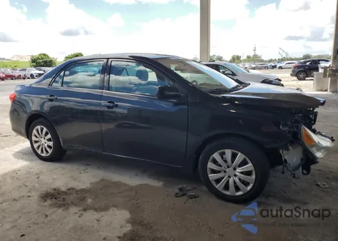 2013 Toyota Corolla Base z USA, uszkodzony, nr VIN 2T1BU4EE2DC981565